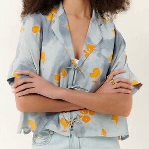 Sessun Yojoki Flownote Crop Blue Floral Bow Shirt
Sz XS 
New Retail $216